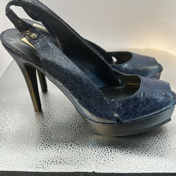 Simply Vera Wang high heels. Navy blue patent leather. Size 9 1/2. 5 1/2 heels.‌ - Picture 3 of 9